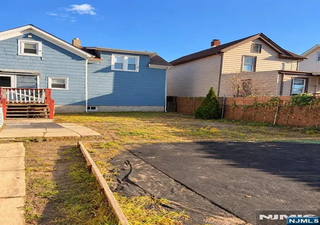 Photo 4 of Single family home for sale at 231 Burhans Ave, Haledon, NJ 07508 | MLS# 26039103 | Listing updated on 2026-10-18