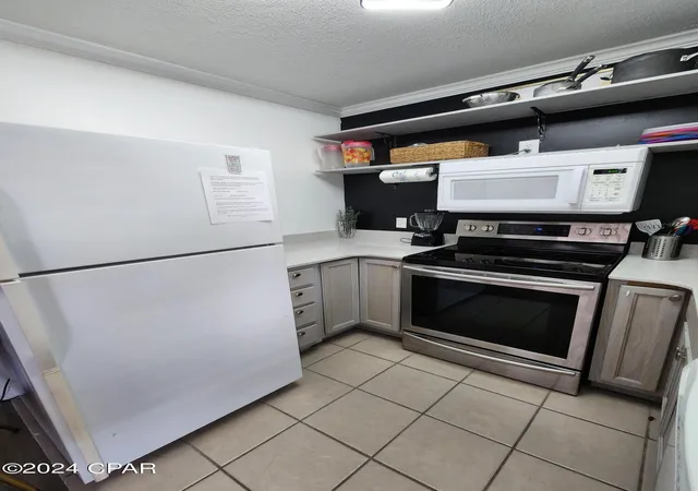 Photo 3 of Condo for sale at 4114 Holiday Dr #6, Panama City, FL 32408 | MLS# 758911 | Listing updated on 2026-08-25