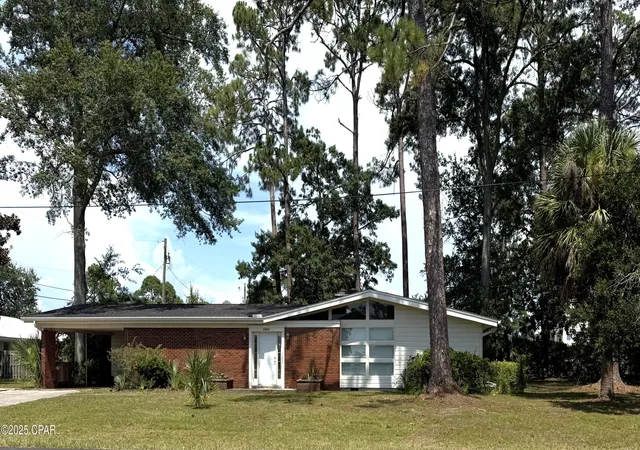 Photo 1 of Single family home for sale at 2203 Monument Ave, Port Saint Joe, FL 32456 | MLS# 777300 | Listing updated on 2026-08-19