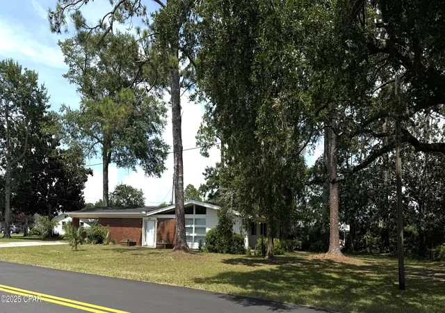 Photo 3 of Single family home for sale at 2203 Monument Ave, Port Saint Joe, FL 32456 | MLS# 777300 | Listing updated on 2026-08-19