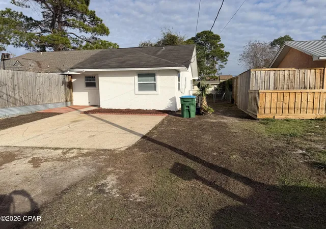 Listing Photo 5 - Condo for sale in building located at 2603 Beech St, Panama City, FL 32408