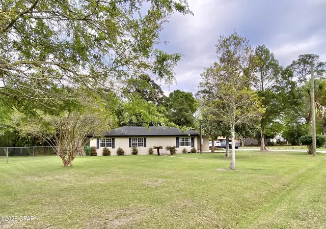 Photo 3 of Single family home for sale at 807 Maple St, Chipley, FL 32428 | MLS# 783706 | Listing updated on 2026-09-13