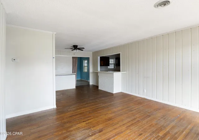 Photo 4 of Single family home for sale at 284 Airport Blvd, Pensacola, FL 32503 | MLS# 784828 | Listing updated on 2026-10-05