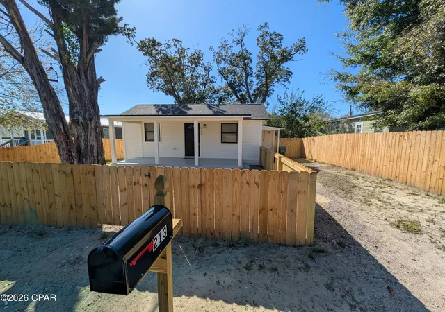Photo 3 of Single family home for sale at 213 Springfield Ave, Panama City, FL 32401 | MLS# 786877 | Listing updated on 2026-08-28