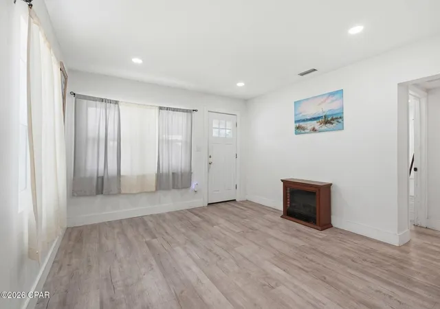 Listing Photo 4 - Condo for sale in building located at 803 Oak Ave, Panama City, FL 32401