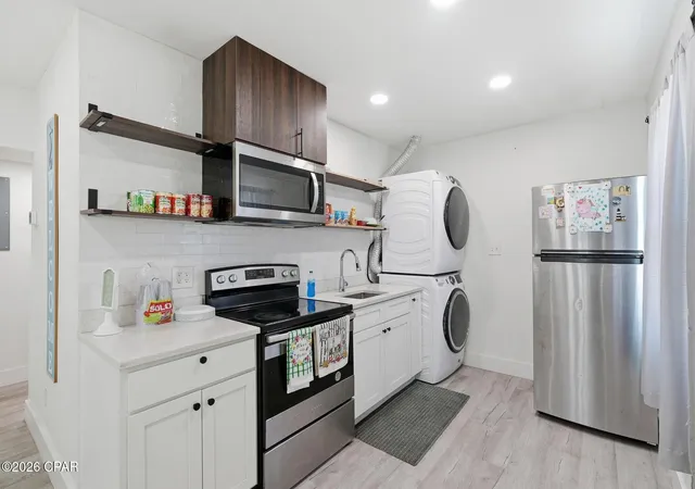Listing Photo 5 - Condo for sale in building located at 803 Oak Ave, Panama City, FL 32401