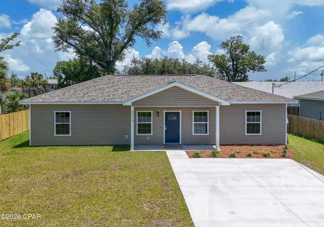Photo 1 of Sale Pending at 3215 E 2nd Plaza, Panama City, FL 32404 | MLS# 788199 | Listing updated on 2026-09-22