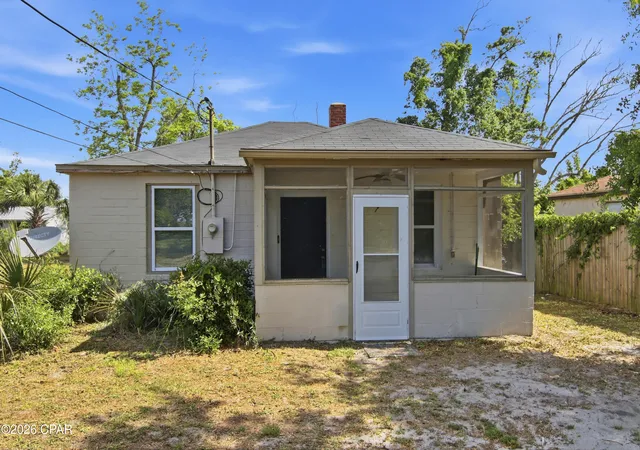 Photo 3 of Single family home for sale at 1324 Lincoln Dr, Panama City, FL 32401 | MLS# 788664 | Listing updated on 2026-08-25