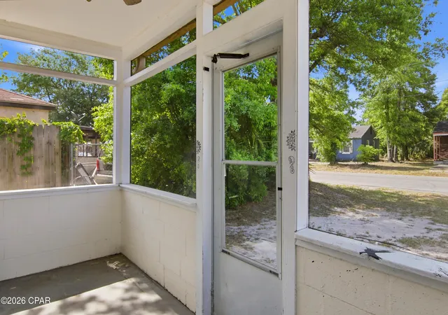 Photo 3 of Single family home for sale at 1324 Lincoln Dr, Panama City, FL 32401 | MLS# 788664 | Listing updated on 2026-08-25