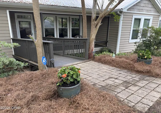 Photo 3 of Single family home for sale at 2672 Lakeview Cir, Alford, FL 32420 | MLS# 789419 | Listing updated on 2026-10-07