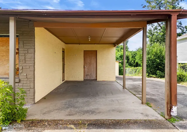 Photo 3 of Sale Pending at 1404 E 9th Street, Panama City, FL 32401 | MLS# 789943 | Listing updated on 2026-09-11
