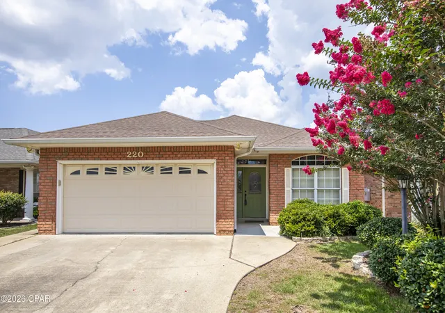 Photo 2 of Single family home for sale at 220 Lakeridge Dr, Panama City, FL 32405 | MLS# 792171 | Listing updated on 2026-08-31