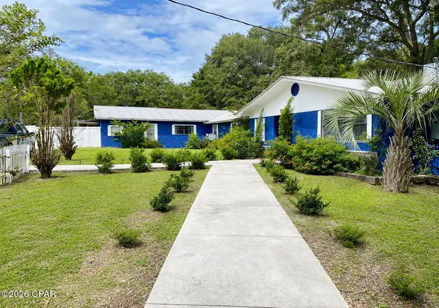 Photo 3 of Single family home for sale at 2233 Pate Pond Rd, Caryville, FL 32427 | MLS# 792335 | Listing updated on 2026-08-18