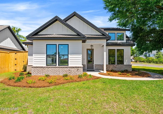 Photo 1 of Sale Pending at 3116 Kings Dr, Panama City, FL 32405 | MLS# 793032 | Listing updated on 2026-08-28