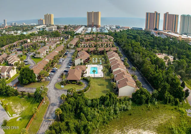 Listing Photo 4 - Condo for sale in building located at 17751 Panama City Bch Pkwy, Panama City Beach, FL 32413 - Unit #12D