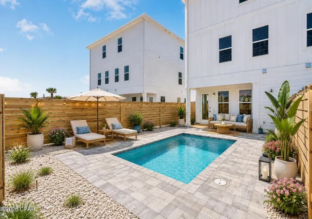 Photo 2 of Sale Pending at 5231 Thomas Dr, Panama City, FL 32408 | MLS# 793872 | Listing updated on 2026-09-15