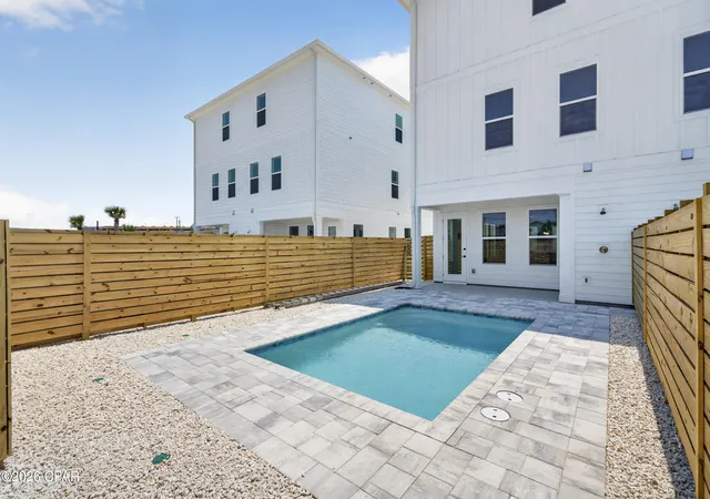 Photo 3 of Sale Pending at 5231 Thomas Dr, Panama City, FL 32408 | MLS# 793872 | Listing updated on 2026-09-15