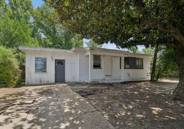 Photo 1 of Single family home for sale at 2208 Edgewood Dr, Panama City, FL 32405 | MLS# 794039 | Listing updated on 2026-09-14