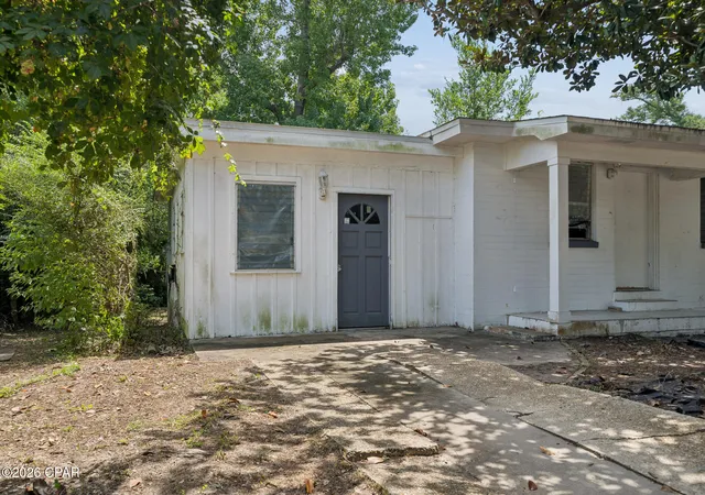 Photo 3 of Single family home for sale at 2208 Edgewood Dr, Panama City, FL 32405 | MLS# 794039 | Listing updated on 2026-09-14