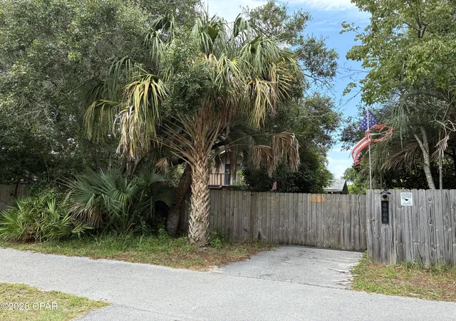Photo 2 of Sale Pending at 8908 N Lagoon Dr, Panama City, FL 32408 | MLS# 794271 | Listing updated on 2026-09-10