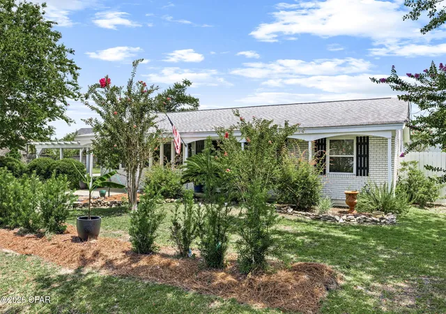 Photo 4 of Sale Pending at 401 Virginia Ave, Lynn Haven, FL 32444 | MLS# 794272 | Listing updated on 2026-09-17
