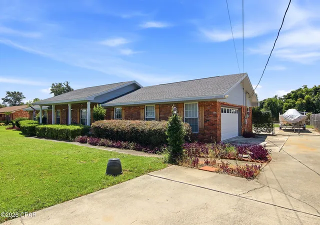 Photo 3 of Single family home for sale at 637 Baywood Dr, Lynn Haven, FL 32444 | MLS# 794326 | Listing updated on 2026-09-22