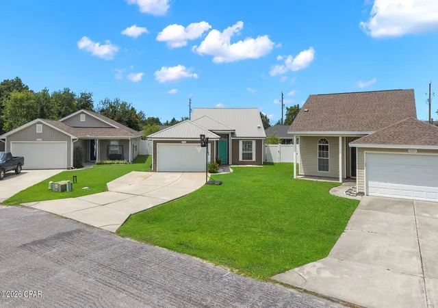 Photo 3 of Sale Pending at 3005 Nowell Ct, Panama City, FL 32405 | MLS# 794393 | Listing updated on 2026-08-31