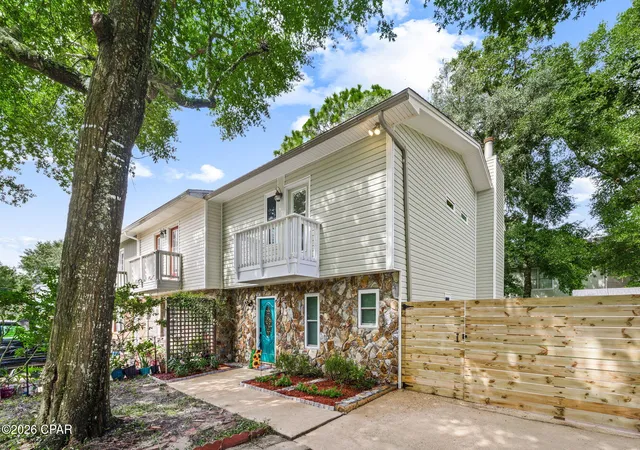 Photo 1 of Townhouse for sale at 956 Mcfarlan Ave, Fort Walton Beach, FL 32547 | MLS# 794421 | Listing updated on 2026-10-06