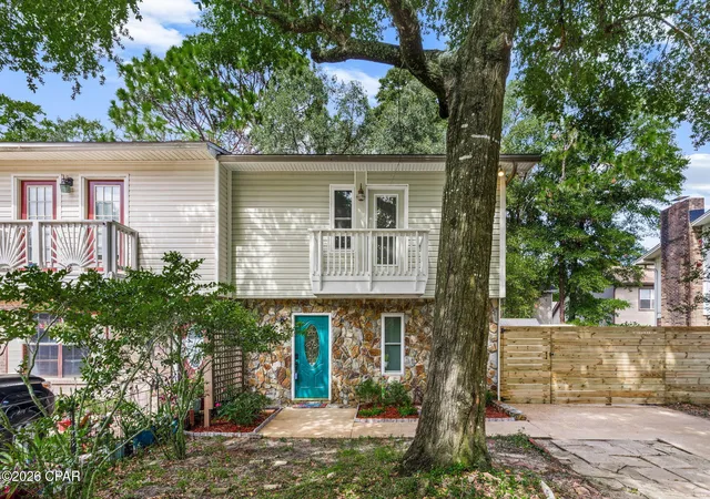 Photo 2 of Townhouse for sale at 956 Mcfarlan Ave, Fort Walton Beach, FL 32547 | MLS# 794421 | Listing updated on 2026-10-06