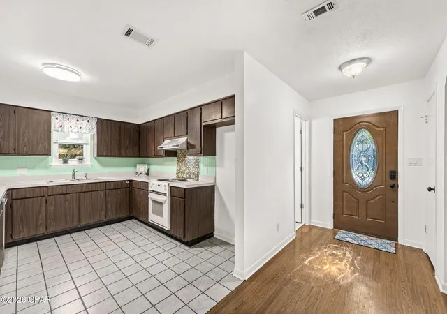 Photo 4 of Townhouse for sale at 956 Mcfarlan Ave, Fort Walton Beach, FL 32547 | MLS# 794421 | Listing updated on 2026-10-06