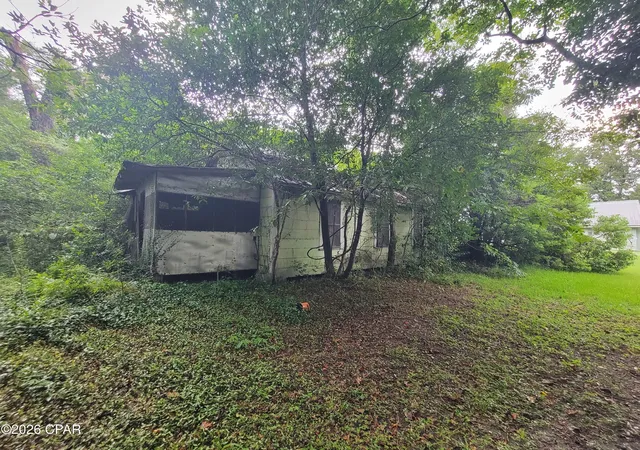 Photo 2 of Sale Pending at 959 3rd Ave, Graceville, FL 32440 | MLS# 794430 | Listing updated on 2026-10-01