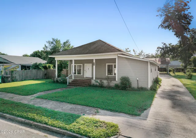 Photo 2 of Sale Pending at 633 3rd St, Chipley, FL 32428 | MLS# 794447 | Listing updated on 2026-09-03