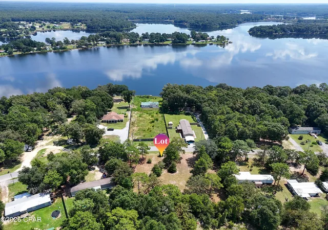 Photo 3 of Sale Pending at 208 Kings Lake Blvd, Defuniak Springs, FL 32433 | MLS# 794687 | Listing updated on 2026-10-05
