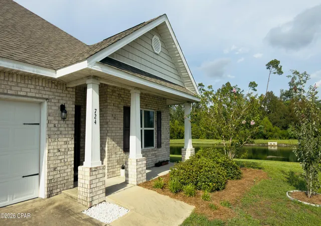Photo 2 of Single family home for sale at 724 Cason Cir, Panama City, FL 32405 | MLS# 794707 | Listing updated on 2026-08-28