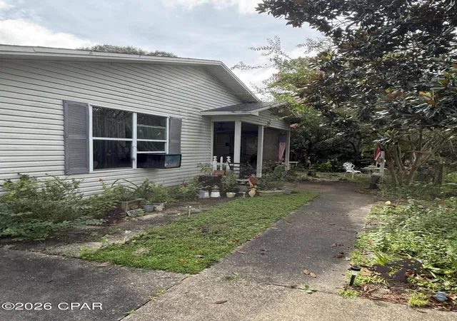 Photo 2 of Single family home for sale at 221 John White Rd, Defuniak Springs, FL 32435 | MLS# 794770 | Listing updated on 2026-10-02