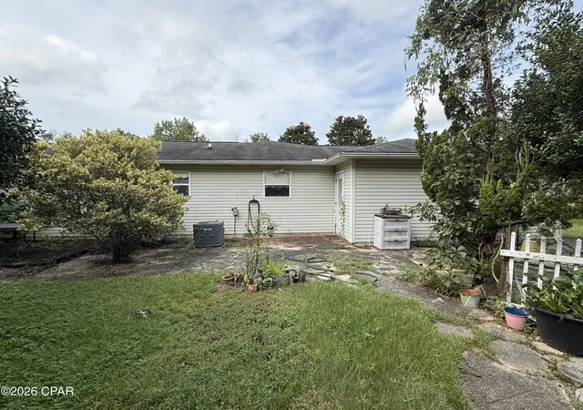 Photo 3 of Single family home for sale at 221 John White Rd, Defuniak Springs, FL 32435 | MLS# 794770 | Listing updated on 2026-10-02