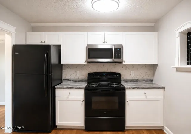 Listing Photo 4 - Condo for sale in building located at 141 Southfields Rd, Panama City Beach, FL 32413 - Unit #105