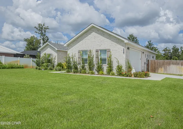 Photo 2 of Single family home for sale at 9135 Sunshine Dr, Youngstown, FL 32466 | MLS# 795103 | Listing updated on 2026-09-14