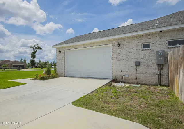 Photo 4 of Single family home for sale at 9135 Sunshine Dr, Youngstown, FL 32466 | MLS# 795103 | Listing updated on 2026-09-14