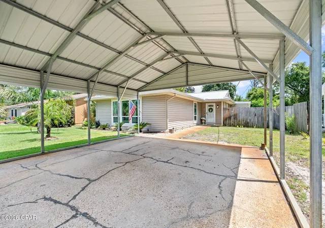 Photo 3 of Sale Pending at 1718 Palmetto Ave, Panama City, FL 32401 | MLS# 795173 | Listing updated on 2026-09-11
