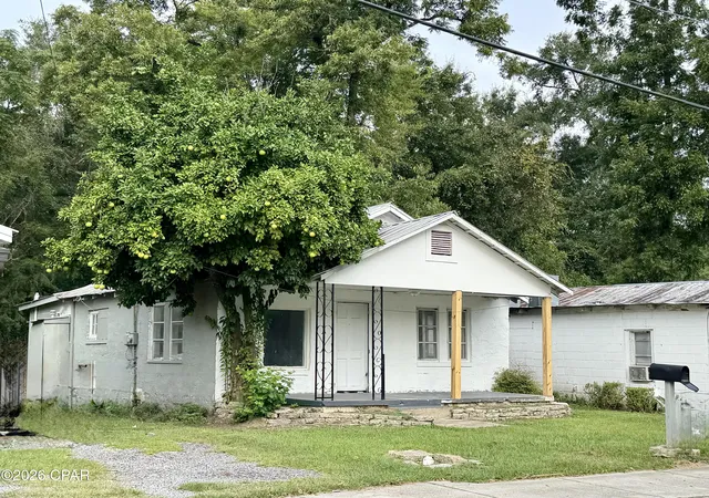 Single family home for sale at 2901 Orange St, Marianna, FL 32448 | MLS# 795272 | Listing updated on 2026-09-11