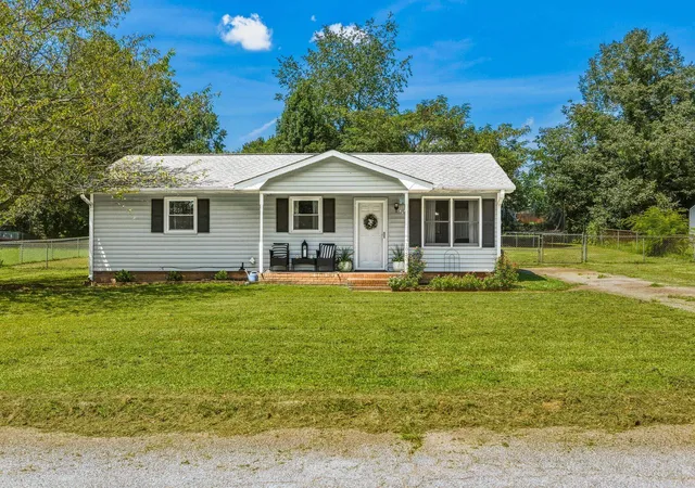 Photo 1 of Sale Pending at 105 Stone Dr, Wellford, SC 29385 | MLS# SPN341174 | Listing updated on 2026-09-03