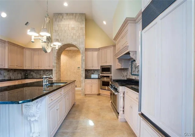 Photo 3 of Single family home for sale at 433 Little Creek Dr, Nazareth, PA 18064 | MLS# 741684 | Listing updated on 2026-09-30