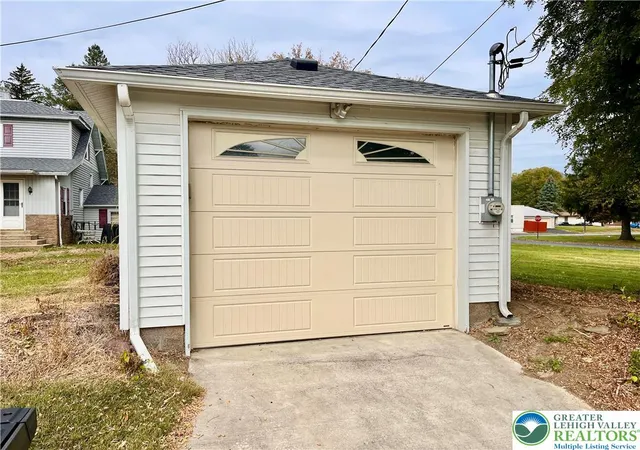 Photo 3 of Sale Pending at 5163 Fornaciari Dr, Whitehall Twp, PA 18052 | MLS# 766764 | Listing updated on 2026-09-22