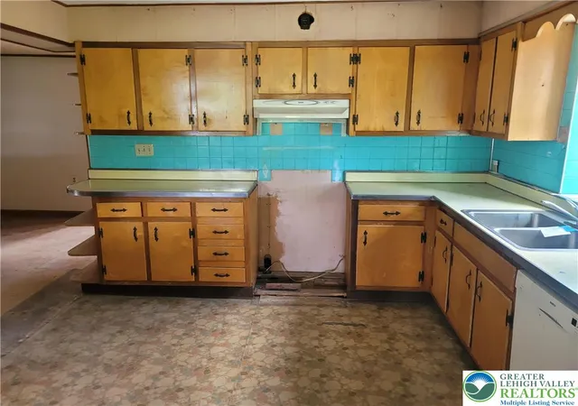 Photo 3 of Sale Pending at 3489 W Walker Rd, Walnutport, PA 18088 | MLS# 767624 | Listing updated on 2026-09-10