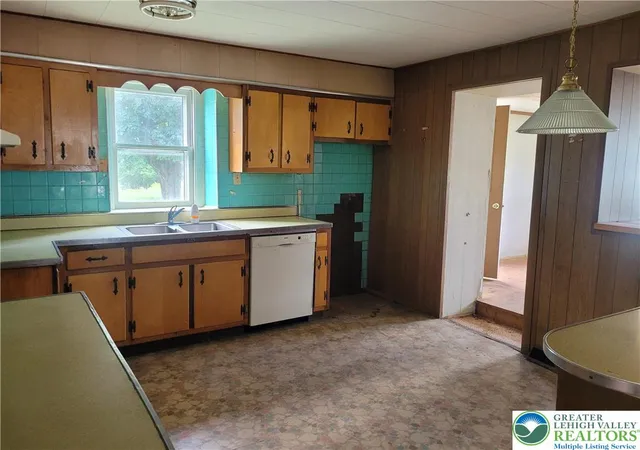 Photo 3 of Sale Pending at 3489 W Walker Rd, Walnutport, PA 18088 | MLS# 767624 | Listing updated on 2026-09-10