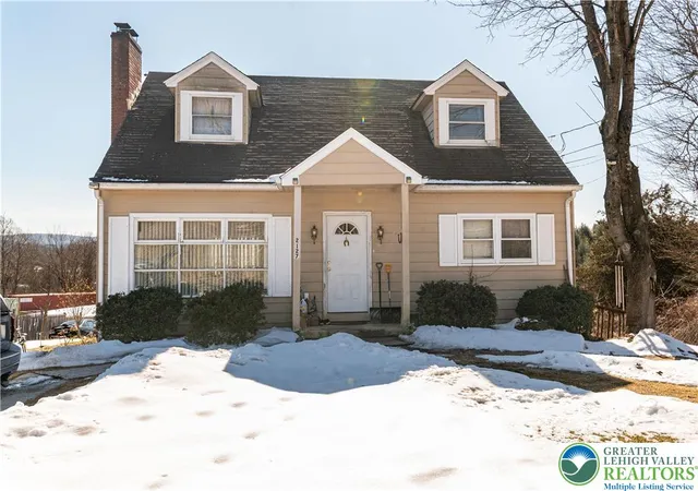 Photo 1 of Single family home for sale at 2127 W Main St, Stroudsburg, PA 18360 | MLS# 772448 | Listing updated on 2026-09-14