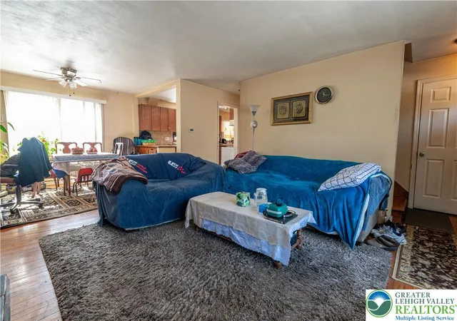 Photo 3 of Single family home for sale at 2127 W Main St, Stroudsburg, PA 18360 | MLS# 772448 | Listing updated on 2026-09-14
