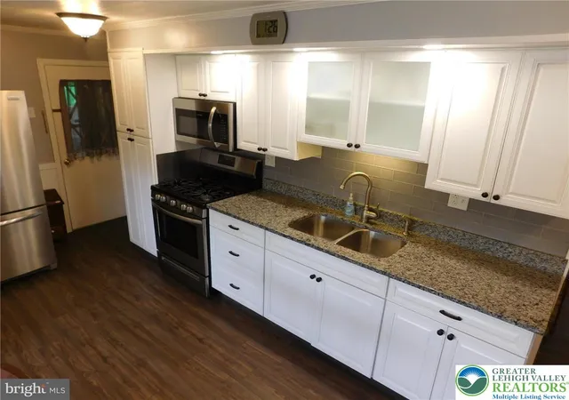 Photo 3 of Single family home for sale at 365 W Patterson St, Lansford, PA 18232 | MLS# 773141 | Listing updated on 2026-09-02