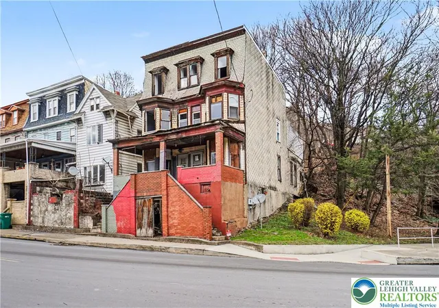 Photo 4 of House for sale at 805 N 6th Street, Shamokin, PA 17872 | MLS# 774272 | Listing updated on 2026-08-30